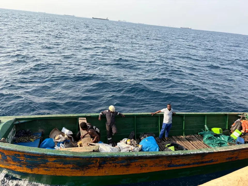 Launch boat loaded with ship supplies heading to a vessel at Lomé anchorage